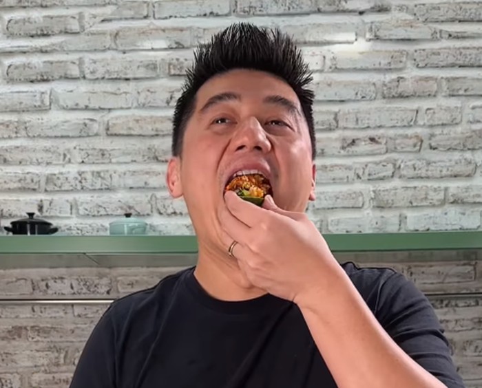 Chef Arnold Buka 'Warung' di Rumah hingga Blusukan ke Pasar