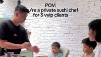 Keahliannya memasak tidak hanya pada dapur profesional saja tetapi juga diterapkan di rumah. Ia seolah bertindak sebagai private chef untuk anak dan istrinya. Foto: Instagram/@arnoldpo