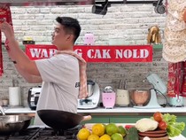 Chef Arnold Buka Warung di Rumah hingga Blusukan ke Pasar
