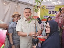 Bupati Bogor Bagikan 500 Bibit Pohon, Ajak Masyarakat Lakukan Penghijauan