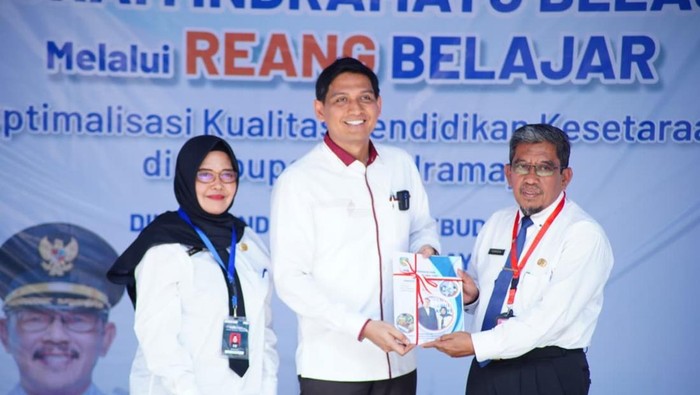 Bupati Indramayu Lucky Hakim meluncurkan program Indramayu Belajar.
