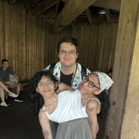 Meski berbagi tubuh, mereka tetap memiliki identitas dan kepribadian berbeda. Lupita, misalnya, adalah aseksual dan tidak tertarik pada hubungan romantis. “Aku tidak menikah,” ujar Lupita dalam video YouTube Overdue Update!. Foto: dok. Instagram @it.be.dan @carmen_soland