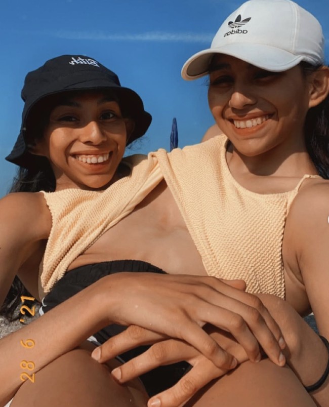 Kisah Carmen dan Lupita Andrade, kembar siam asal Meksiko yang besar di Connecticut, Amerika Serikat menyita perhatian dunia. Mereka berbagi organ vital, termasuk sistem reproduksi, hati, aliran darah, dan kelamin, namun masing-masing memiliki jantung dan lambung sendiri.  Foto: dok. Instagram @it.be.dan @carmen_soland