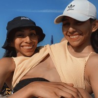 Kisah Carmen dan Lupita Andrade, kembar siam asal Meksiko yang besar di Connecticut, Amerika Serikat menyita perhatian dunia. Mereka berbagi organ vital, termasuk sistem reproduksi, hati, aliran darah, dan kelamin, namun masing-masing memiliki jantung dan lambung sendiri.  Foto: dok. Instagram @it.be.dan @carmen_soland