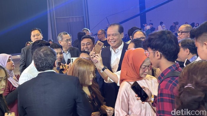 Chairul Tanjung jadi pusat perhatian saat hadir di LPS Financial Festival