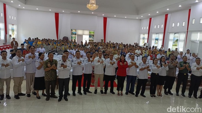 Deklarasi Cegah TPPO di NTT oleh kepala daerah dan Sekjen KP2MI di Aula Rujab Gubernur NTT, Rabu (6/8/2025).