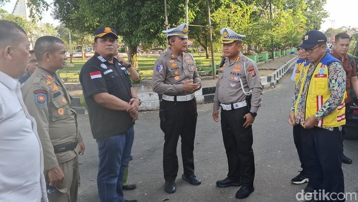 Dirlantas bersama Forum Lalu Lintas melihat jalur. (Foto: Dok Raja Adil Siregar/detikSumut)