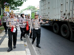 Sambut HUT ke-80 RI, Ditlantas Polda Jateng Bagikan 200 Bendera Merah Putih