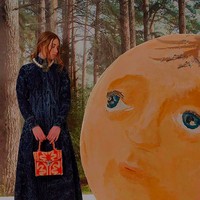 Wanita yang lahir St. Petersburg tersebut telah lulus dari ICART School of Cultural and Art Management tahun lalu. Luiza dilaporkan bekerja di L Galerie di Belleville dan Espace Albatros di Montreuil. Galeri-galeri tersebut dikenal karena pameran anti-perang dan dukungannya terhadap seni pembangkang. Foto: Instagram