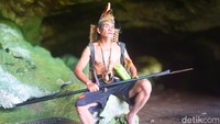 Senen, warga Desa Merabu sekaligus pemandu wisata Goa Bloyot.