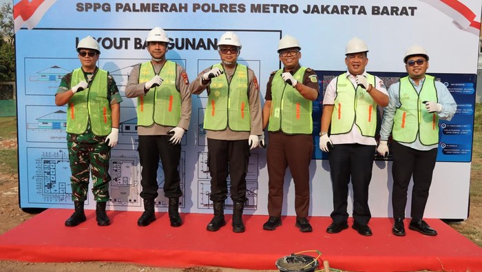 Ground breaking pembangunan SPPG du lapangan Polsek Palmerah
