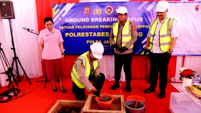 Groundbreaking Dapur SPPG Polrestabes Bandung di Saritem, Kecamatan Andir, Kota Bandung.