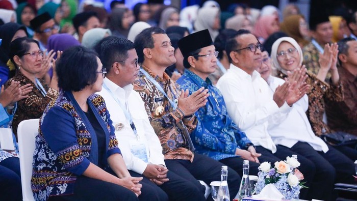 Gubernur Jateng, Ahmad Luthfi, saat menghadiri peluncuran program insentif guru non ASN, bantuan subsidi upah pendidik non formal, dan bantuan afirmasi kualifikasi S1/D4 untuk guru di Kantor Kemendikdasmen, Jakarta, Rabu (6/8/2025).