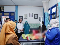 Gubernur Sulsel Tinjau Pelayanan Kesehatan Bergerak di Pulau Sabutung Pangkep