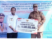 Gubernur Sulsel Salurkan Rp 10,5 M di Maros untuk Bangun Jembatan-Lapangan Bola