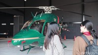 Pengunjung juga berkesempatan naik dan keliling naik helikopter di HEXIA 2025. Foto: Septian Farhan Nurhuda/detik.com