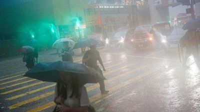Hujan Deras dan Petir Lumpuhkan Hong Kong dalam Sekejap