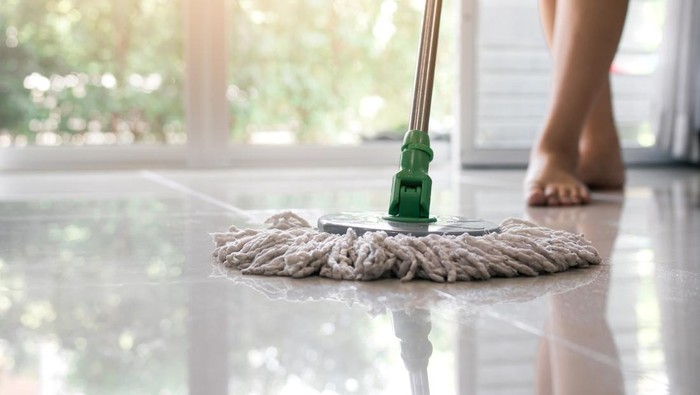 5 Kebiasaan Buruk yang Sering Dilakukan Saat Bebersih Rumah, Jangan Diulangi!