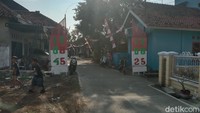 Gapura menjadi satu ornamen peringatan HUT RI di setiap blok Desa.