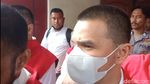 Jonathan Frizzy Berompi Tahanan dan Tangan Diborgol Usai Sidang Kasus Obat Keras