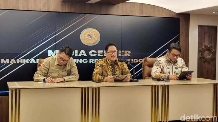 Juru Bicara MA Yanto (tengah) (Taufiq/detikcom).
