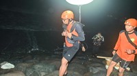 Petugas juga menyisir kawasan pantai Sanur untuk memperluas jangkauan pencarian. Hingga Selasa malam, pencarian terus dilakukan meski terkendala kondisi cuaca dan arus laut. (ANTARA FOTO/Fikri Yusuf)