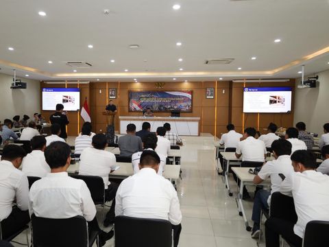Kapolres Sukoharjo AKBP Anggaito Hadi Prabowo dan Atase Hukum FBI untuk Indonesia, Robert Laferty, dalam acara Cyber and International Investigation Class with the FBI di Mapolres Sukoharjo, Rabu (6/8/2025).