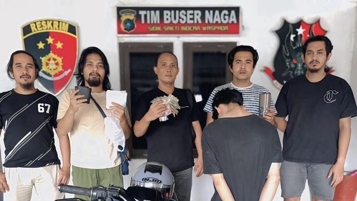 Karyawan  minimarket ditangkap polisi karena mencuri uang perusahaan Rp 53 juta