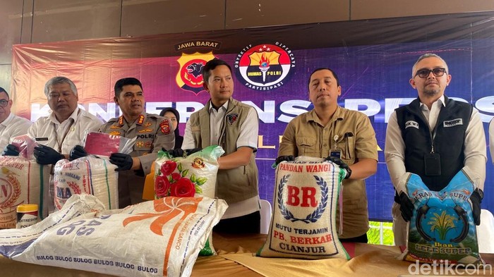 Kasus beras premium palsu berhasil diungkap Polda Jabar.