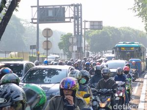 Masih Ada Galian, Jalan TB Simatupang Macet Parah Pagi Ini