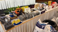 Anggota Komisi VI DPR RI Darmadi Durianto mengungkap adanya modus “ganti baju”, di mana pelaku menggunakan nama perusahaan atau identitas berbeda untuk menghindari pengawasan. Beberapa bahkan memakai nama WNI untuk menyamarkan kegiatan ilegalnya. Shafira/detikcom