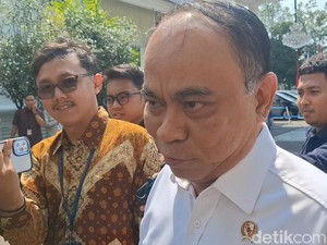 Video Budi Arie Persilakan Penegak Hukum Periksa Whoosh