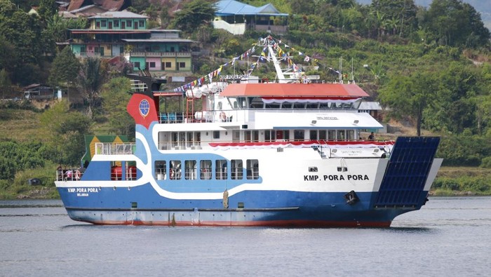 KMP Pora-pora di Danau Toba