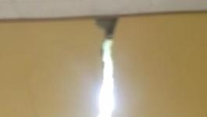 Kondisi SDN 9 Bungin di Kabupaten Pinrang yang temboknya banyak retak-retak dan rawan ambruk.