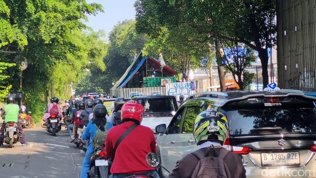Lalin TB Simatupang Macet Pagi Ini (6/8)