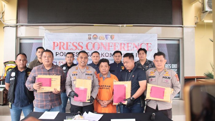 Mantan kades di Kabupaten OKI ditangkap setelah melakukan korupsi dana desa.