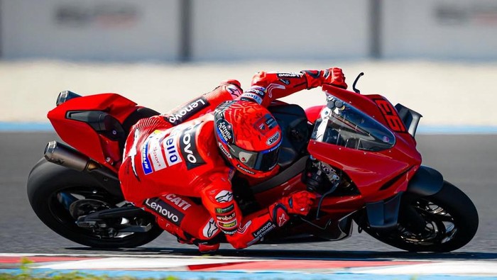 Marc Marquez melahap lap di Batalon Parc, Hungaria.