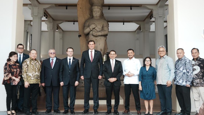 Menbud Terima Delegasi Belarus