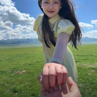 Adalah Yi Gu Bi Gu, seorang gadis jadi perbincangan karena kecantikannya yang disebut mirip dengan mendiang Barbie Hsu. Netizen semakin terkagum ketika mengetahui ia merupakan mahasiswa kedokteran yang bukan hanya cantik tapi juga pintar. Foto: Internet