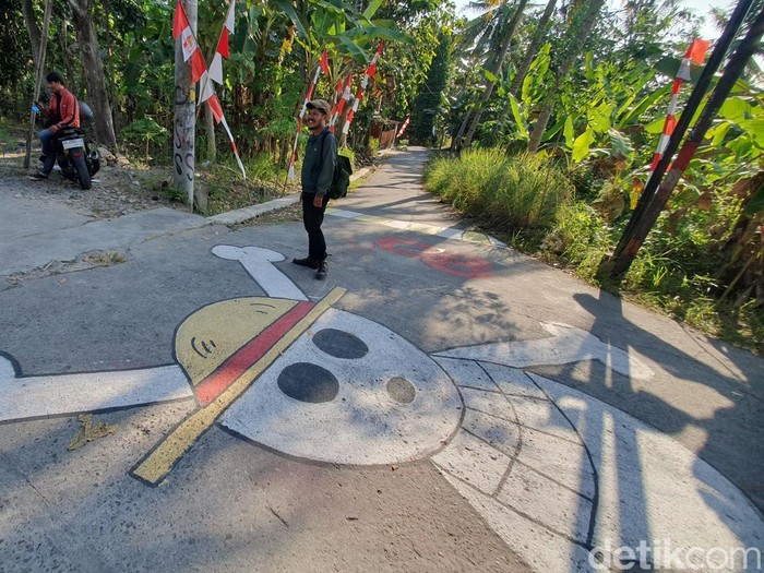 Mural One Piece di jalan pedukuhan di Gamping, Kabupaten Sleman, Rabu (6/8/2025).