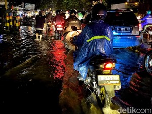 Jalanan Bandung Macet Imbas Hujan Deras