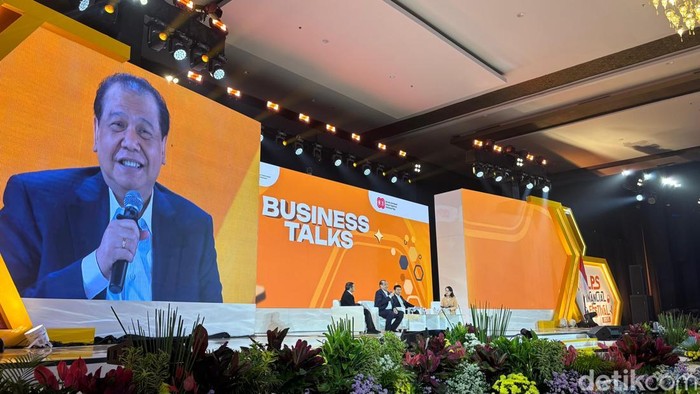Pendiri CT Corp Chairul Tanjung saat menjadi pembicara dalam sesi pertama LPS Financial Festival 2025