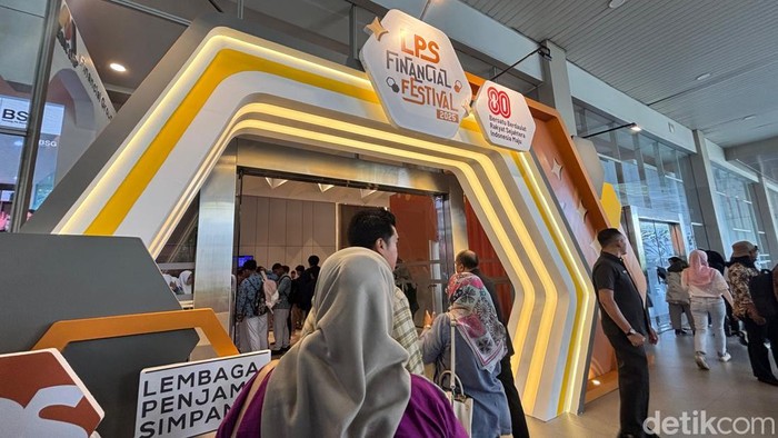 Peserta LPS Financial Festival di Surabaya