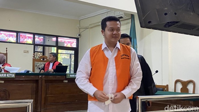 Brigadir Ade Kurniawan dalam sidang putusan sela di Pengadilan Negeri Semarang, Kecamatan Semarang Barat, Kota Semarang, Rabu (6/8/2025).