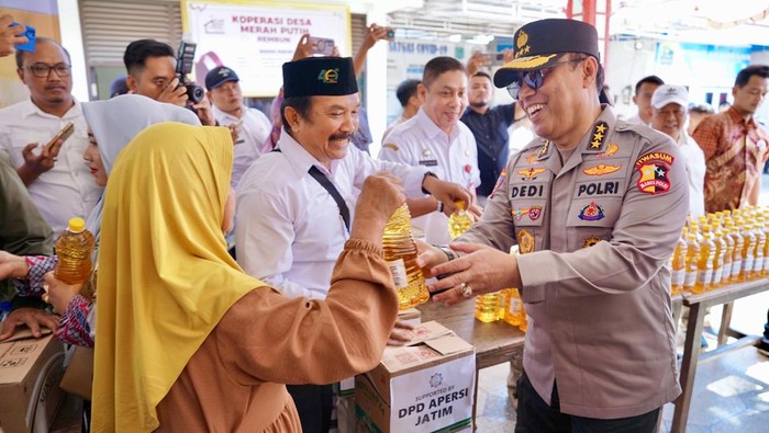 Polri gelar Pasar Murah di Desa Rembun, Kecamatan Dampit, Kabupaten Malang, Rabu (6/8/2025).