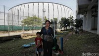 Kini anak-anak bermain, ibu-ibu membersihkan rumah, dan para bapak mulai menata kehidupan baru.  