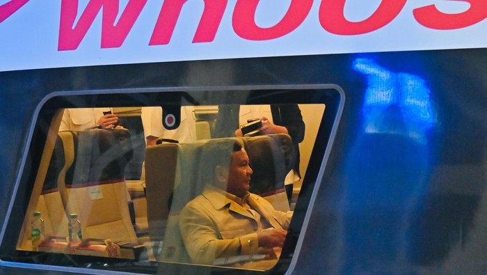 Presiden Prabowo Subianto bertolak ke Provinsi Jawa Barat menggunakan Kereta Cepat Whoosh untuk menghadiri sejumlah agenda besok. (Laily Rachev - Biro Pers Setpres)