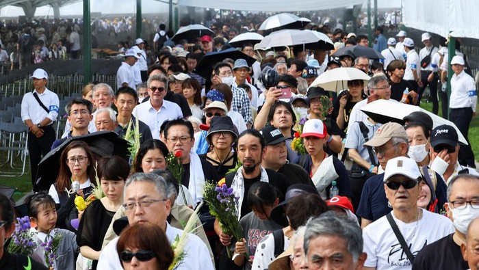 Ribuan orang turun ke jalan di Hiroshima untuk memperingati 80 tahun tragedi bom atom. Mereka menyerukan dunia bebas perang dan senjata nuklir.