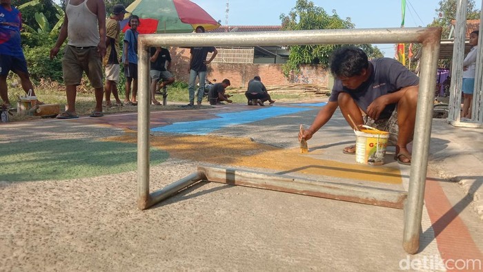 Kreasi mural hiasi jalan di Desa Krasak, Kecamatan Jatibarang, Kabupaten Indramayu