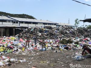 Sampah di Pasar Gunungsari Menggunung, DLH Salahkan Warga Luar Lobar